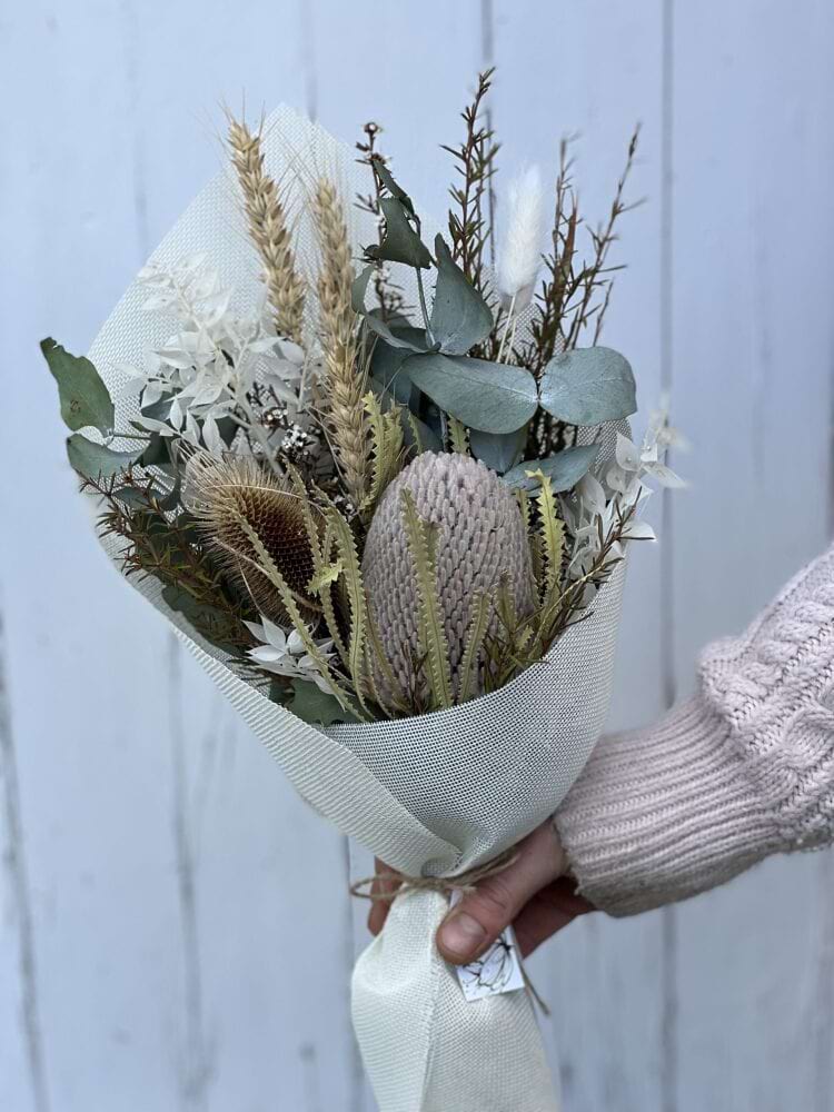 Dried Flower Posy â€“ Natural